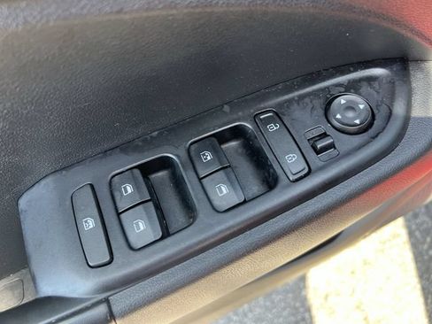 Used 2024 Hyundai Venue Limited FWD image 34