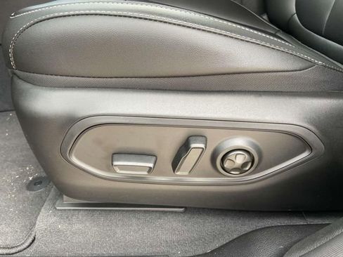 Used 2023 Jeep Grand Cherokee Limited image 15