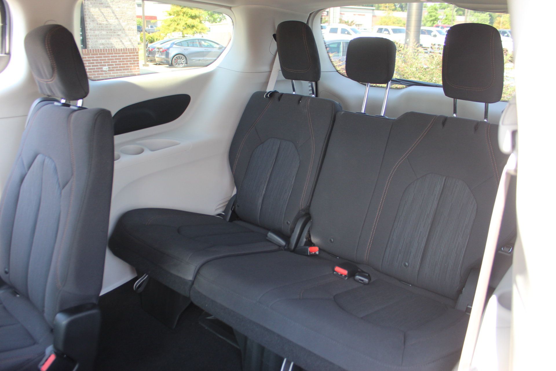 Used 2019 Chrysler Pacifica Touring Plus w/ Tire & Wheel Group FWD image 25