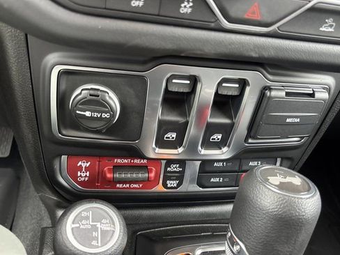 New 2026 Jeep Wrangler Rubicon w/ Xtreme 35 Tire Package image 32