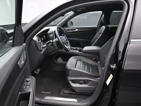 Used 2024 Volkswagen Atlas Cross Sport SEL R-Line AWD/4WD image 9