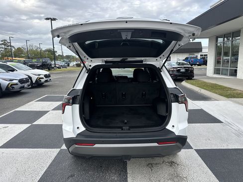 Used 2025 Chevrolet Equinox LT w/ Safety and Technology Package image 5