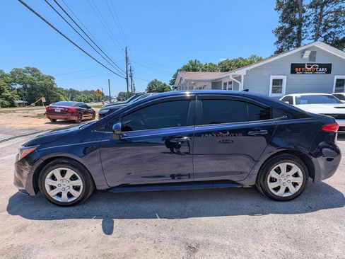 Used 2020 Toyota Corolla LE FWD image 3