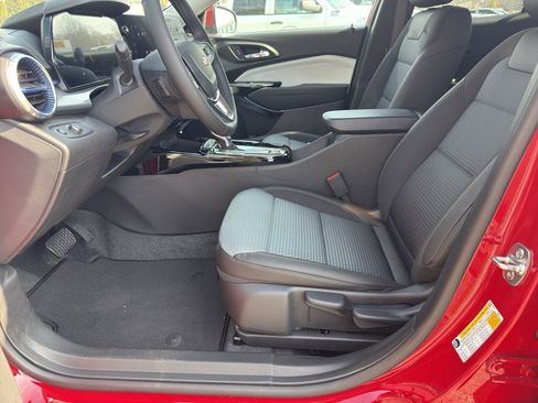 New 2026 Chevrolet Trax LT w/ Driver Confidence Package FWD image 8