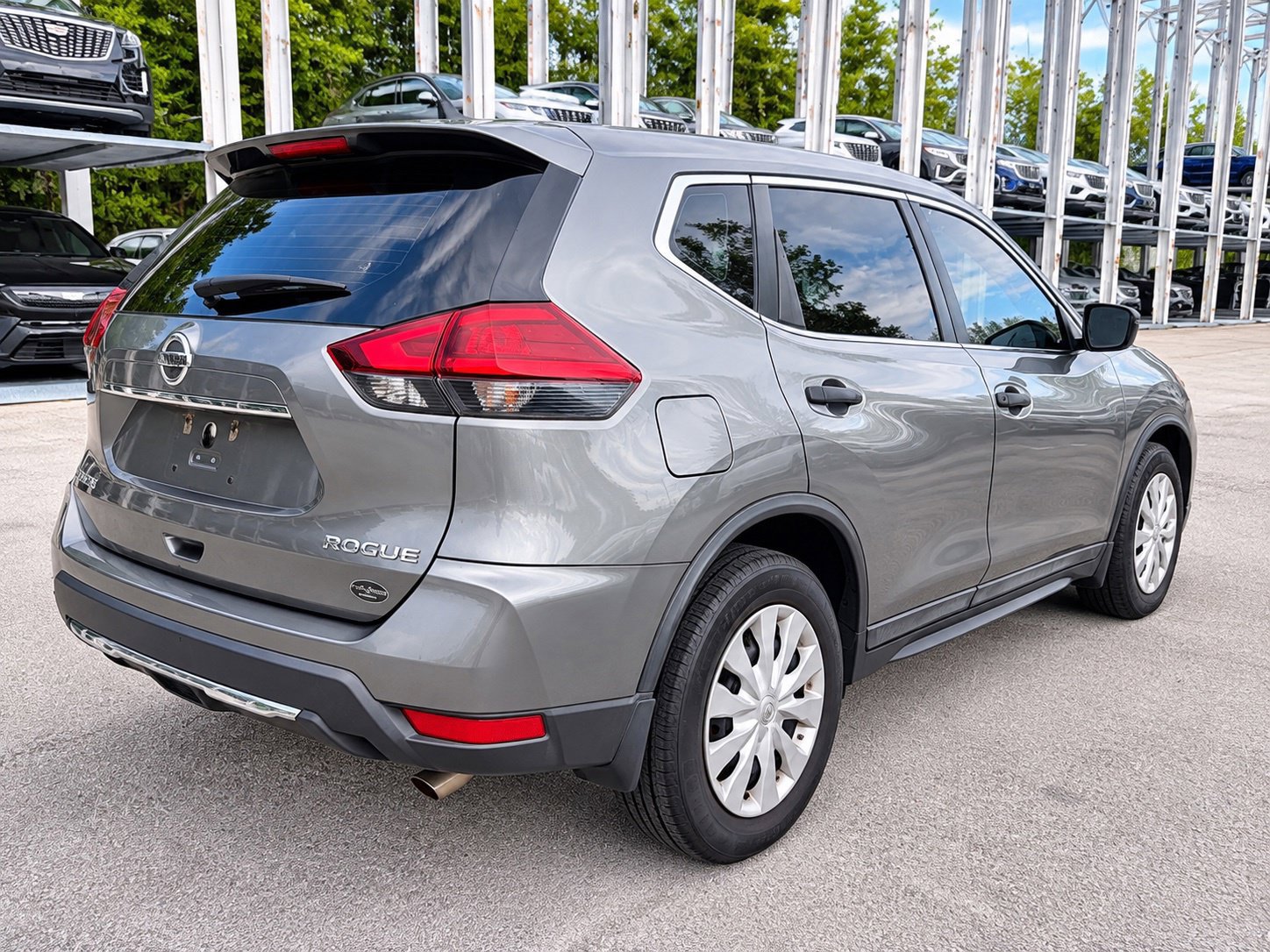 Used 2018 Nissan Rogue S FWD image 6