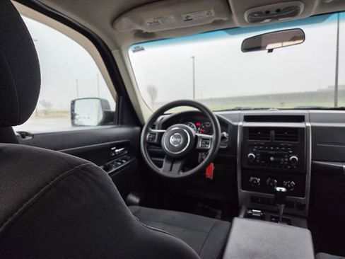 Used 2011 Jeep Liberty Sport AWD/4WD image 44