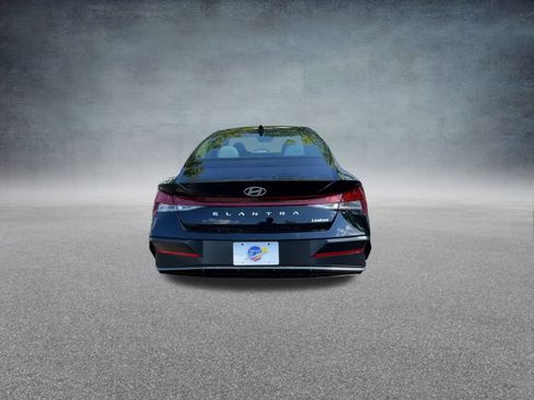 New 2025 Hyundai Elantra Limited image 19