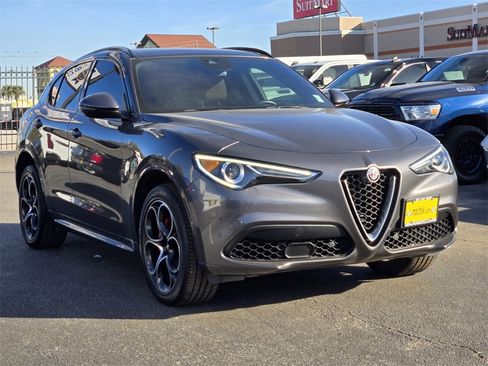 Used 2023 Alfa Romeo Stelvio Ti image 3
