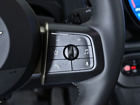 Used 2025 MINI Cooper Countryman SE w/ Comfort Package Max image 14