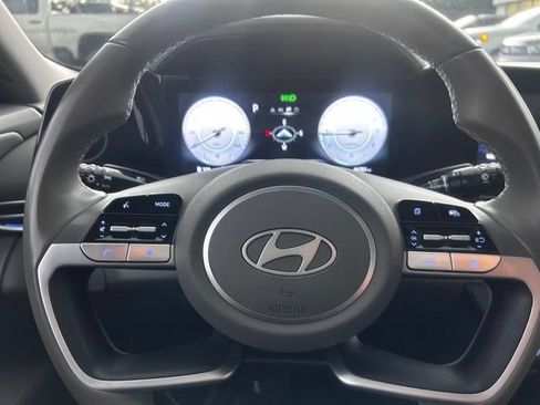 Used 2025 Hyundai Elantra SEL FWD image 22