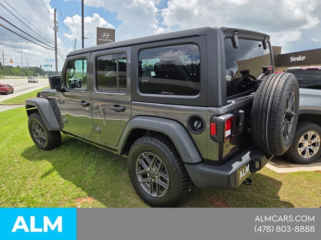 Used 2025 Jeep Wrangler Unlimited Sport AWD/4WD image 8