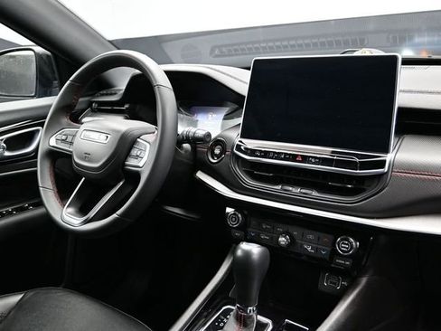 Used 2025 Jeep Compass Trailhawk image 13