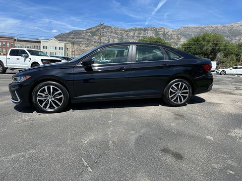 Used 2025 Volkswagen Jetta SE FWD image 5