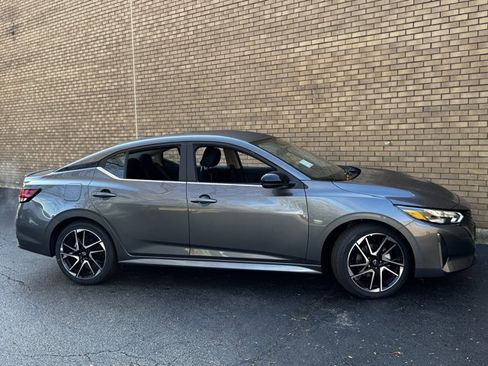 New 2025 Nissan Sentra SR image 7