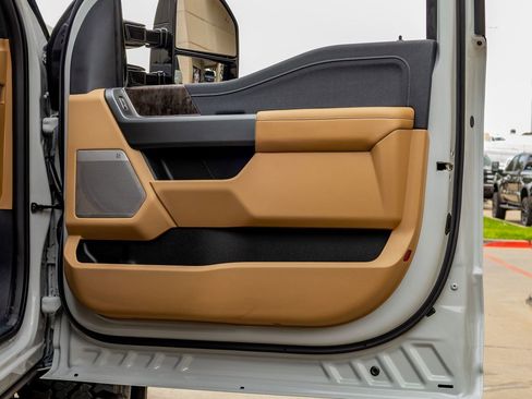 Used 2026 Ford F250 Lariat w/ Lariat Ultimate Package image 39