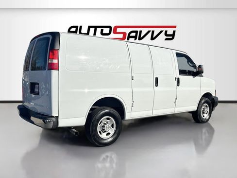 Used 2024 Chevrolet Express 3500 w/ Driver Convenience Package RWD image 7