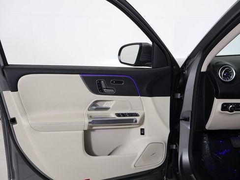 Used 2022 Mercedes-Benz EQB 300 4MATIC image 21