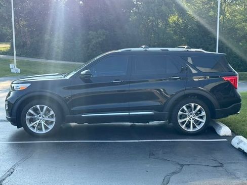 Used 2022 Ford Explorer Platinum w/ Equipment Group 601A AWD/4WD image 4