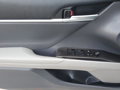 Used 2023 Toyota Camry LE image 18