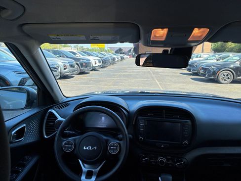 Used 2025 Kia Soul LX w/ LX Technology Package FWD image 32