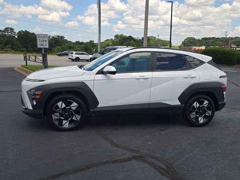 Used 2025 Hyundai Kona SEL FWD image 6