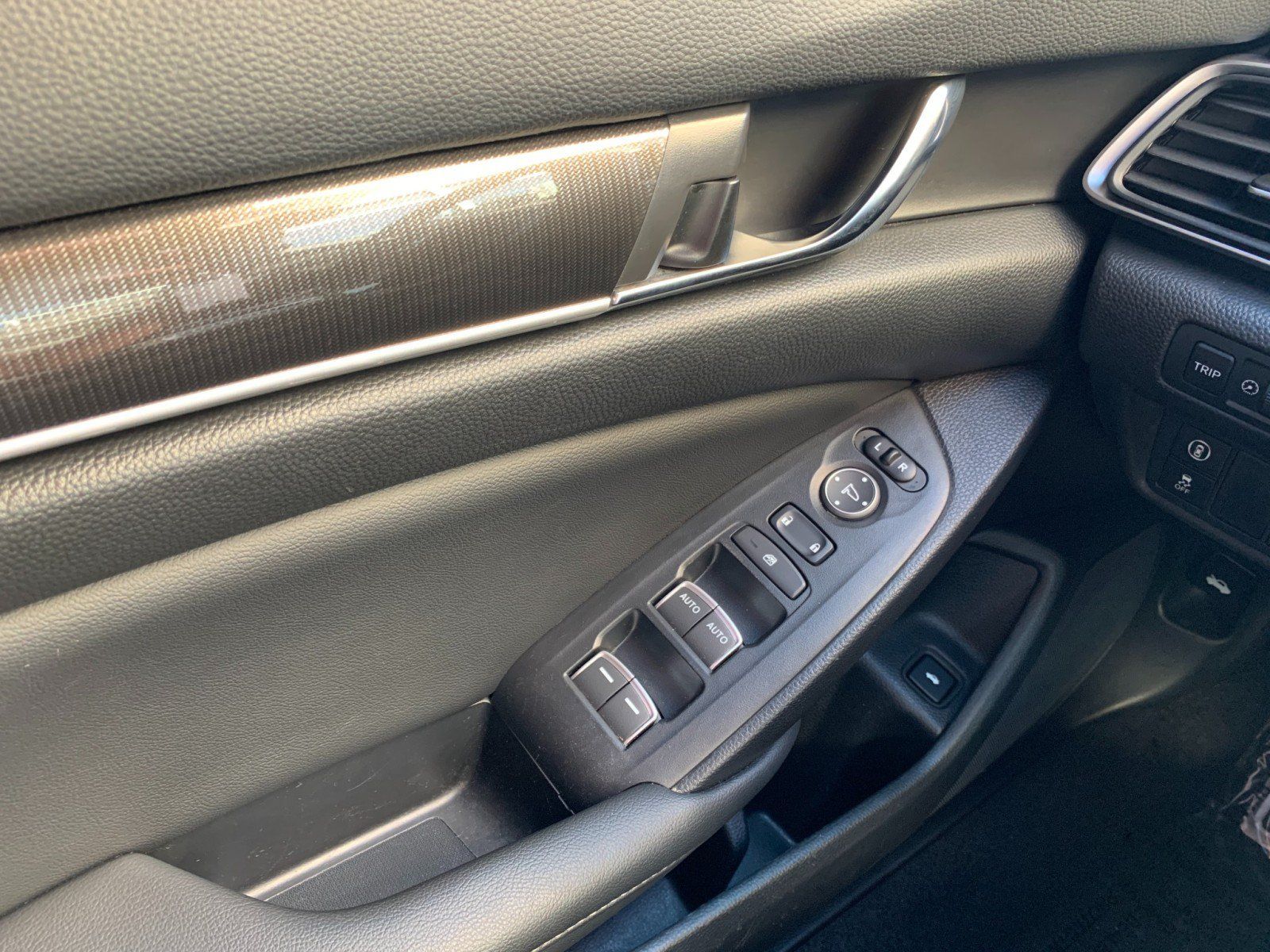 Used 2022 Honda Accord Sport image 11