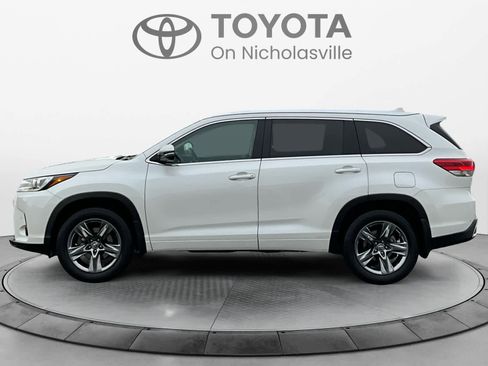 Used 2019 Toyota Highlander Limited Platinum image 3
