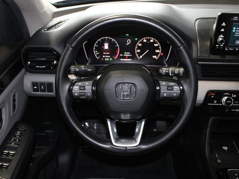 Used 2025 Honda Pilot EX-L image 12