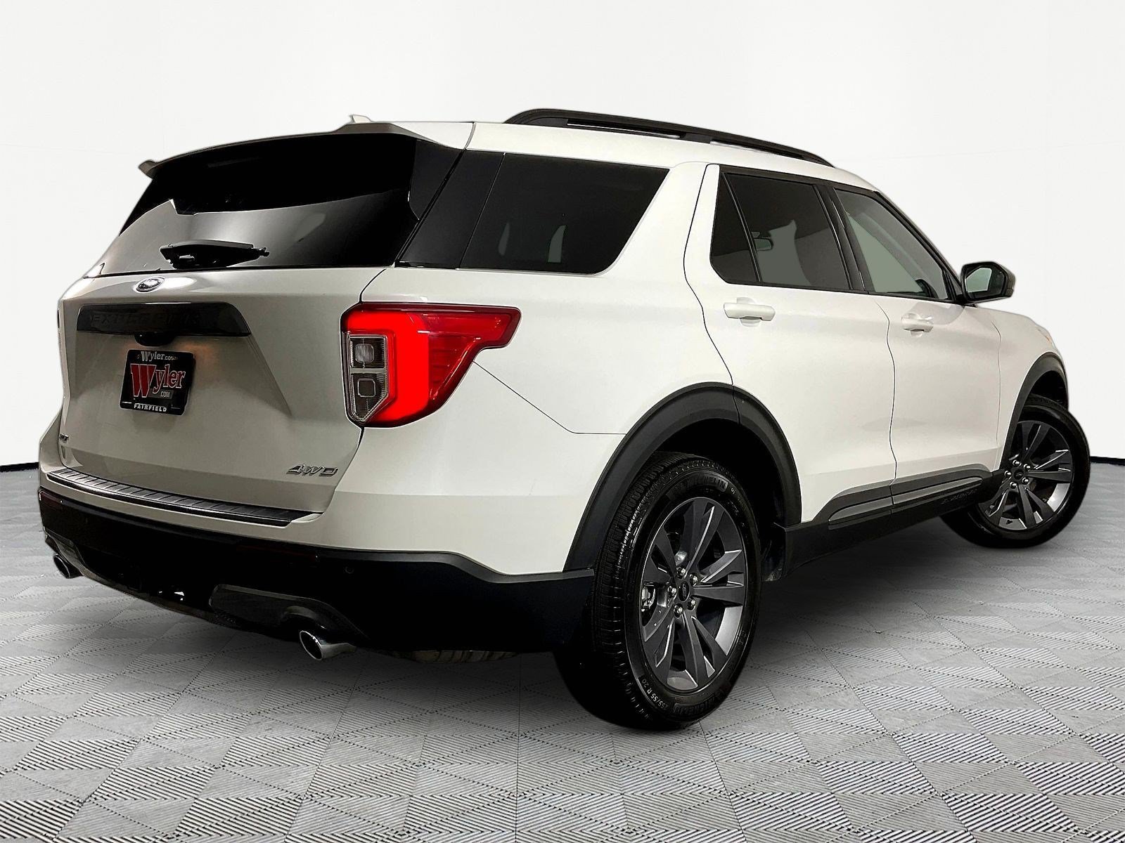 Used 2024 Ford Explorer XLT w/ Equipment Group 202A AWD/4WD image 6