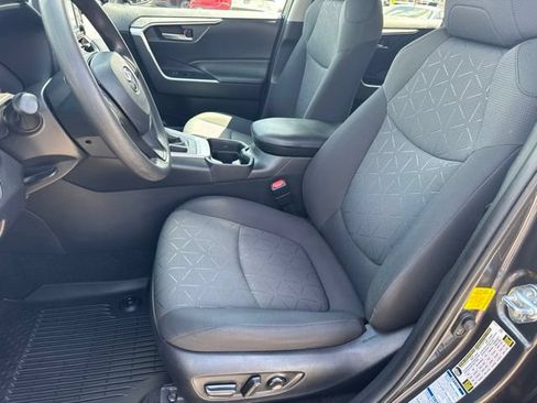 Used 2021 Toyota RAV4 XLE AWD/4WD image 7