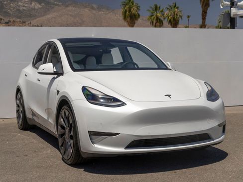 Used 2021 Tesla Model Y Performance AWD/4WD image 2