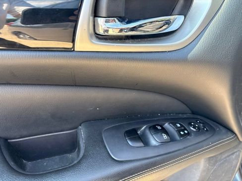 Used 2018 Nissan Pathfinder SV AWD/4WD image 11