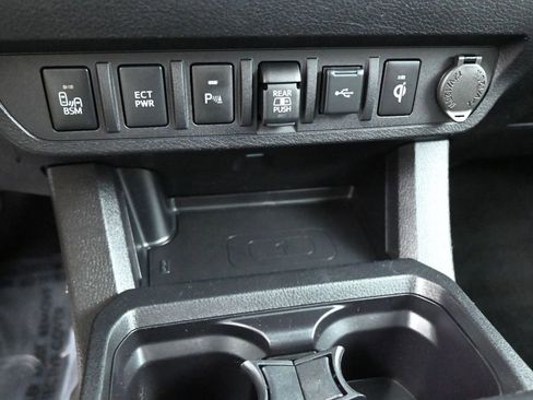 Used 2023 Toyota Tacoma TRD Off-Road w/ Technology Package AWD/4WD image 14