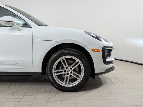 Certified 2025 Porsche Macan AWD/4WD image 11