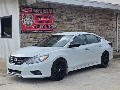 Used 2018 Nissan Altima 2.5 SR w/ SR Midnight Edition FWD image 2