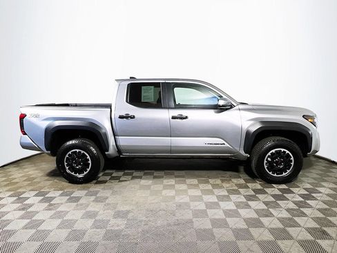 Certified 2025 Toyota Tacoma TRD Off-Road AWD/4WD image 8