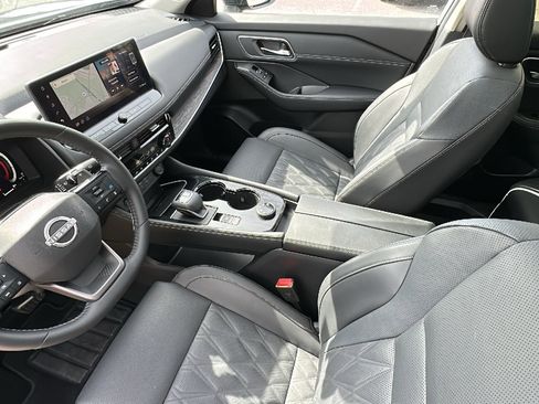 Certified 2025 Nissan Rogue Platinum image 21