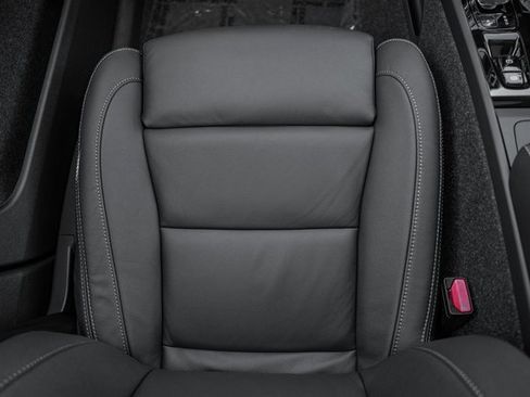 New 2026 Volvo XC40 B5 Plus w/ Protection Package Premier image 33