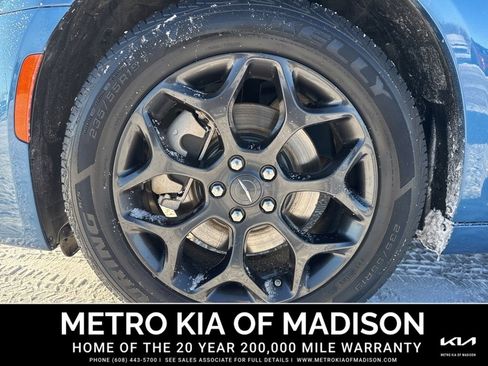 Used 2022 Chrysler 300 Touring L w/ Comfort Group image 10