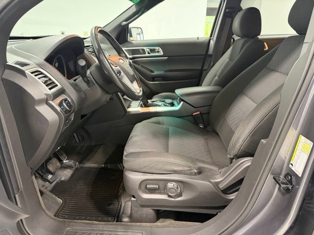 Used 2014 Ford Explorer XLT w/ Equipment Group 201A AWD/4WD image 10