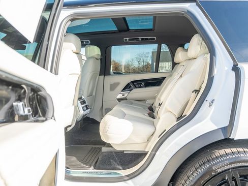 New 2025 Land Rover Range Rover Long Wheelbase SE image 20