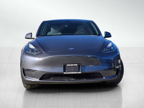 Used 2023 Tesla Model Y Performance image 2