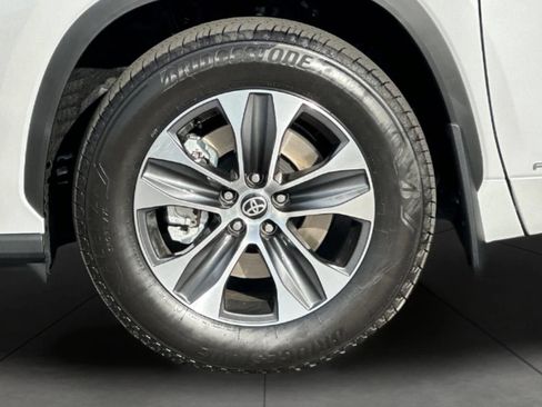 New 2026 Toyota Highlander XLE image 32