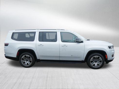 Used 2024 Jeep Wagoneer L Series II image 8