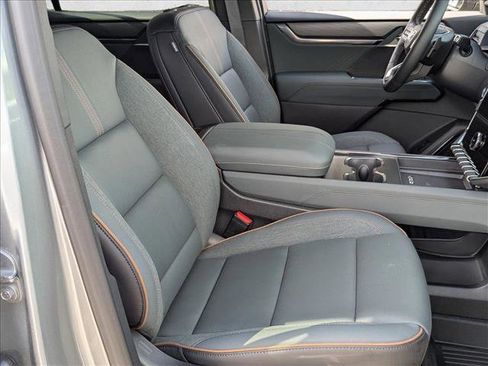 Certified 2025 GMC Acadia AT4 w/ Luxury Package AWD/4WD image 19
