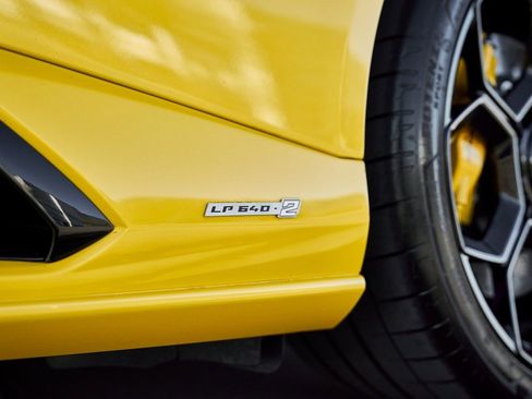 Used 2023 Lamborghini Huracan Tecnica image 8