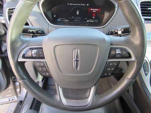 Certified 2020 Lincoln Nautilus Reserve w/ Equipment Group 201A image 21