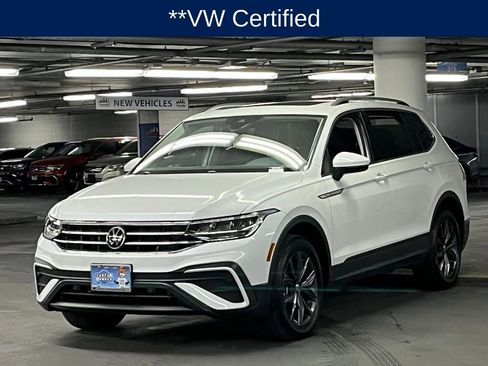 Used 2023 Volkswagen Tiguan SE w/ Panoramic Sunroof Package AWD/4WD image 3