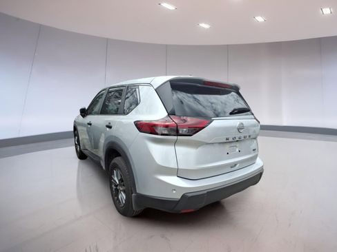 Used 2025 Nissan Rogue S image 3