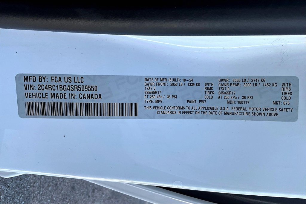 Used 2025 Chrysler Pacifica Select FWD image 36